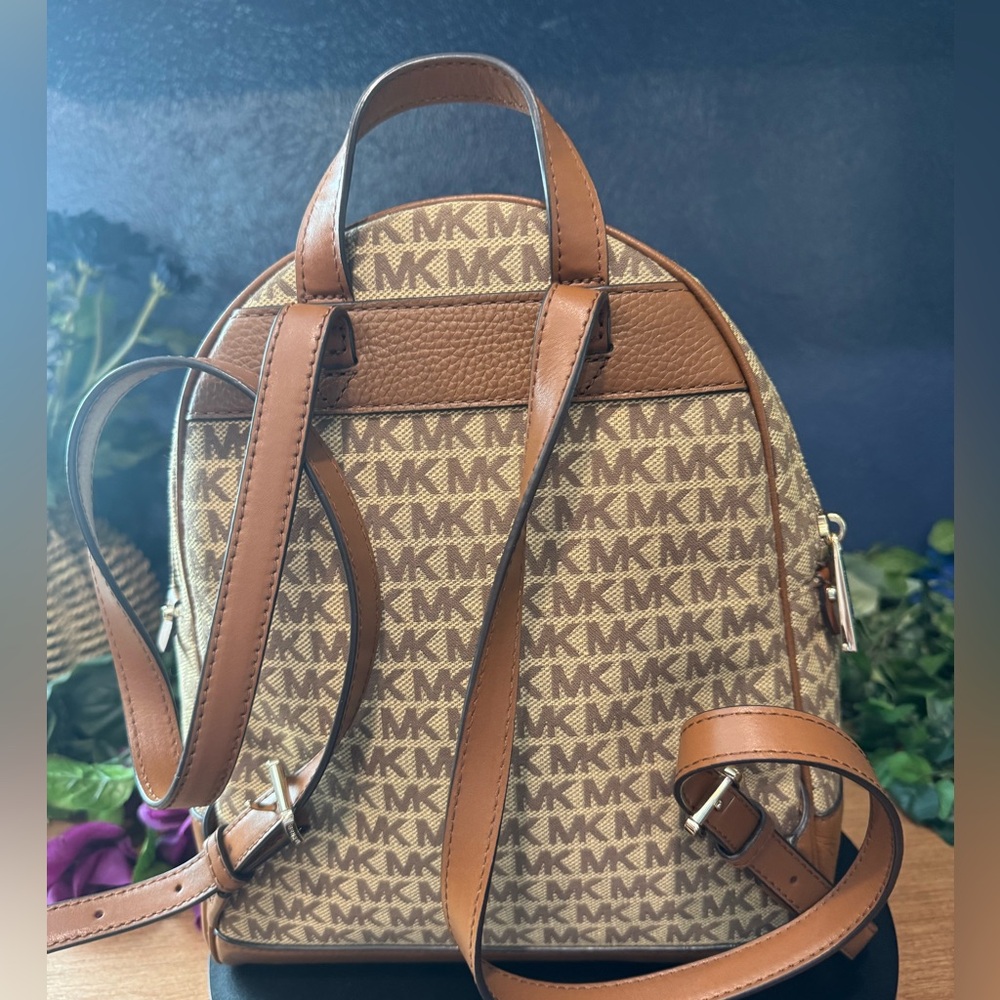 NWT Michael Kors Rhea Medium Logo Jacquard Backpack - Picture 2 of 7